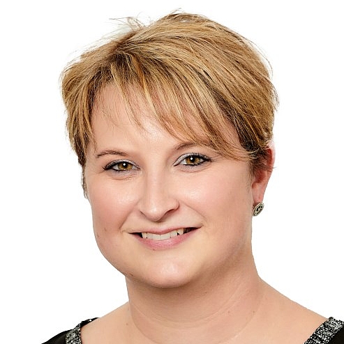 Portrait von Mitarbeiterin Manuela Stadler - Verwaltung